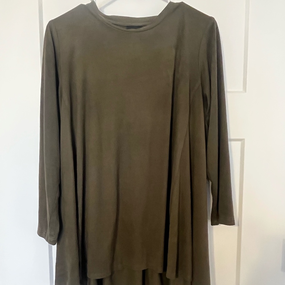 Staples Women's Mircofiber Top Medium Olive Green High Low Flowy Tee Made in USA